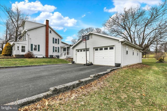 341 CHESTNUT ST, Leesport, PA 19533