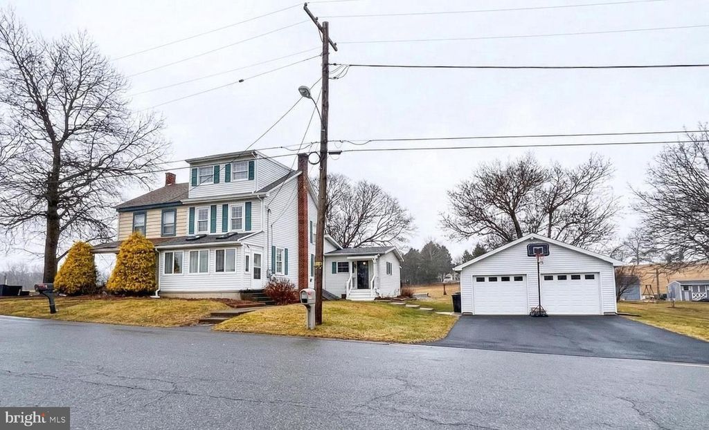 341 CHESTNUT ST, Leesport, PA 19533