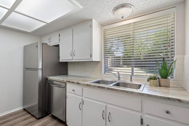914 Hillside Oaks DR, Austin, TX 78745