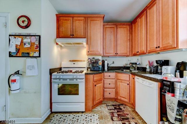 185 W Cliff St, Somerville Boro, NJ 08876