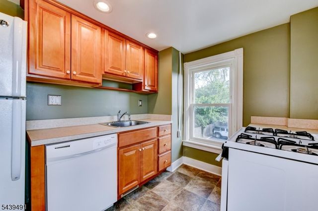 185 W Cliff St, Somerville Boro, NJ 08876