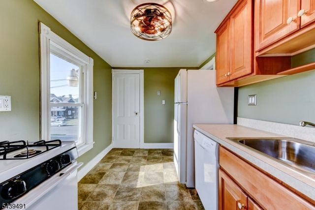 185 W Cliff St, Somerville Boro, NJ 08876