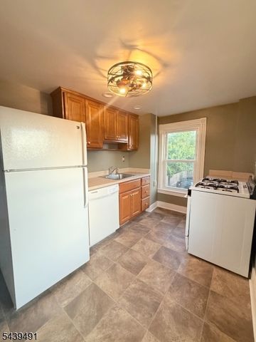 185 W Cliff St, Somerville Boro, NJ 08876