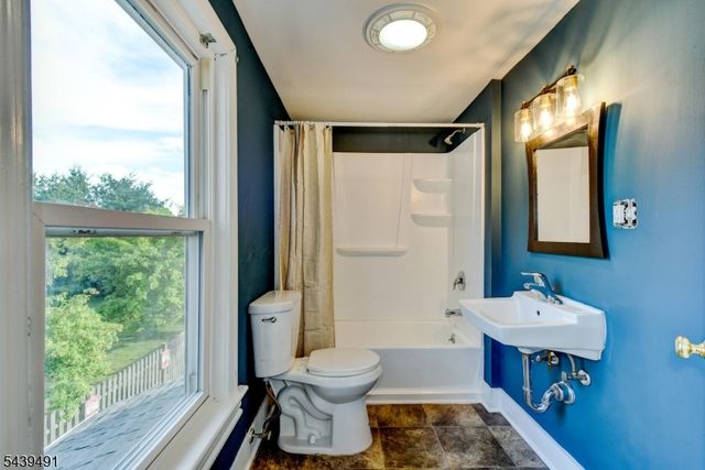 185 W Cliff St, Somerville Boro, NJ 08876