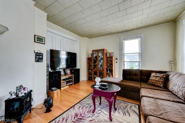185 W Cliff St, Somerville Boro, NJ 08876
