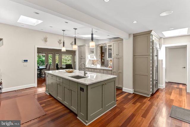 1753 ARMY NAVY DR, Arlington, VA 22202