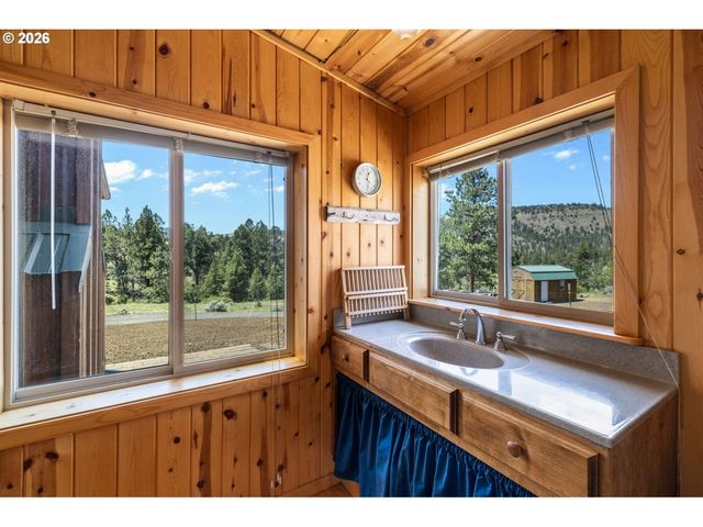 N Hwy 395, Mount Vernon, OR 97865