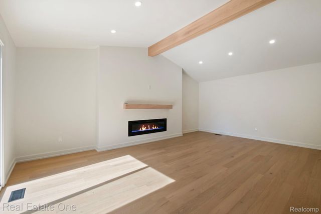 1227 Shallowdale Drive, Troy, MI 48085
