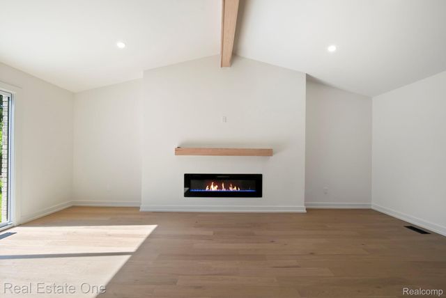 1227 Shallowdale Drive, Troy, MI 48085