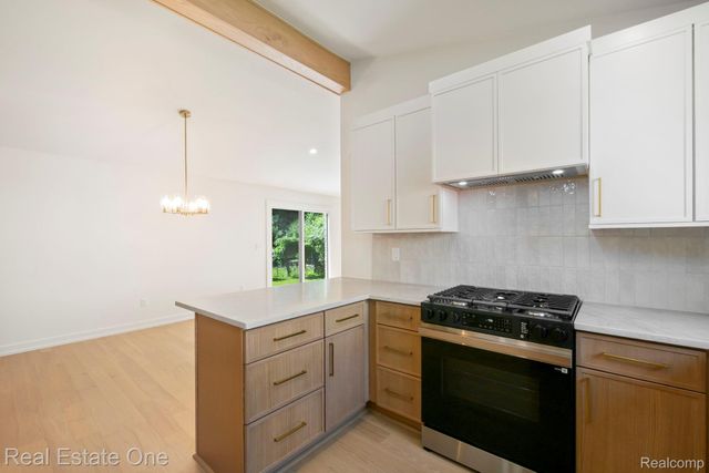 1227 Shallowdale Drive, Troy, MI 48085