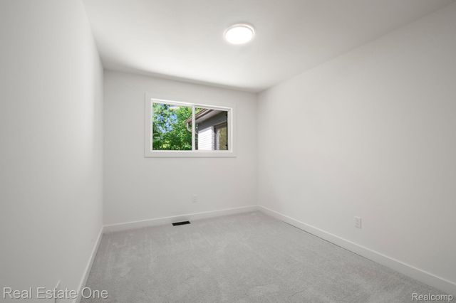 1227 Shallowdale Drive, Troy, MI 48085