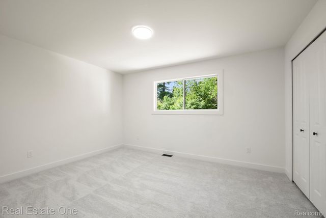 1227 Shallowdale Drive, Troy, MI 48085