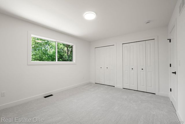 1227 Shallowdale Drive, Troy, MI 48085