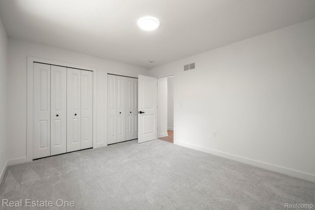 1227 Shallowdale Drive, Troy, MI 48085
