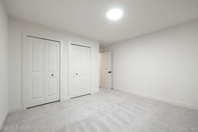 1227 Shallowdale Drive, Troy, MI 48085