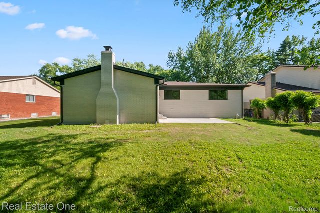 1227 Shallowdale Drive, Troy, MI 48085