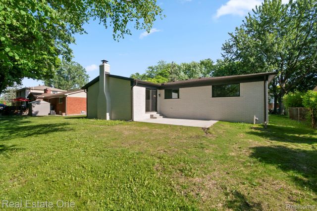 1227 Shallowdale Drive, Troy, MI 48085