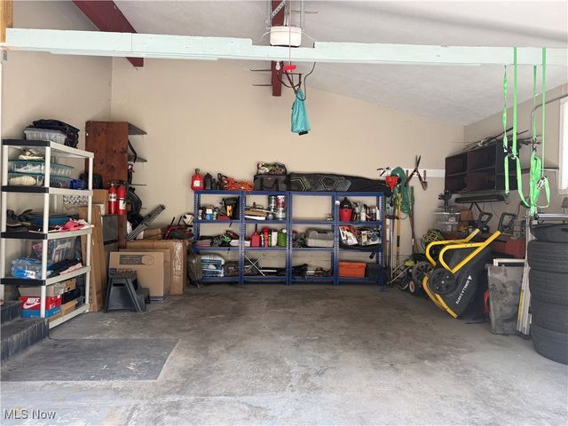 11004 Greenhaven Pky, Brecksville, OH 44141