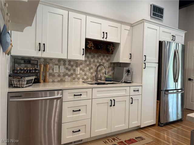 11004 Greenhaven Pky, Brecksville, OH 44141