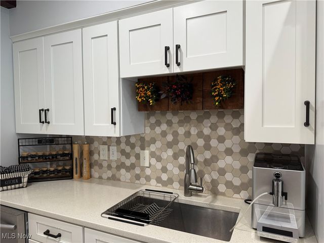 11004 Greenhaven Pky, Brecksville, OH 44141