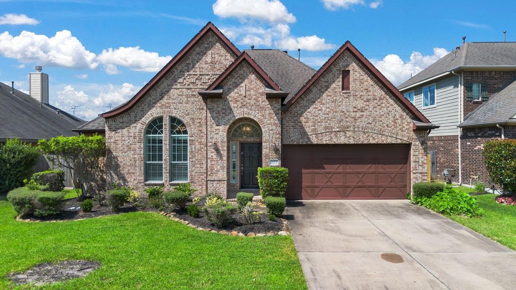 2211 Daroca Drive, League City, TX 77573