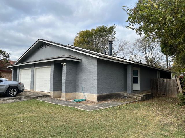 1311 Barbara DR, San Marcos, TX 78666