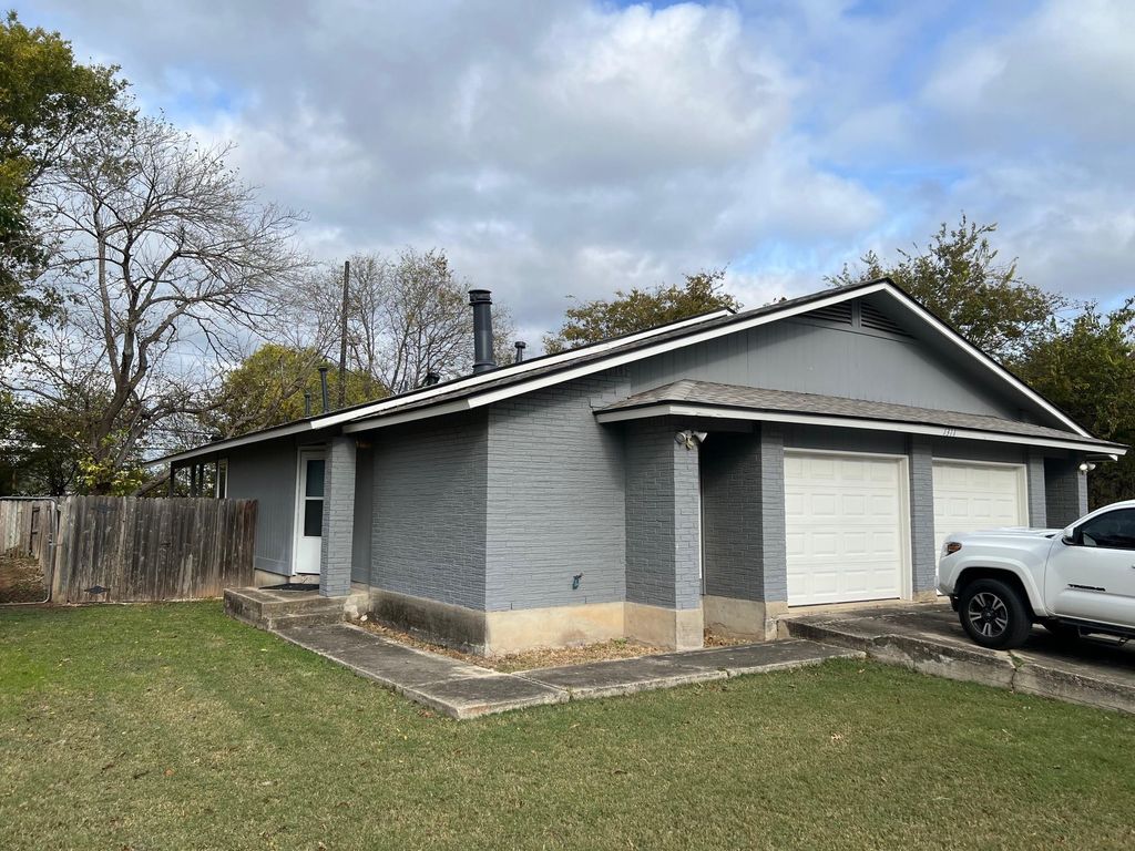 1311 Barbara DR, San Marcos, TX 78666