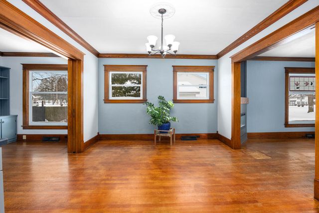 517 Elm Street SE, Lowell, MI 49331