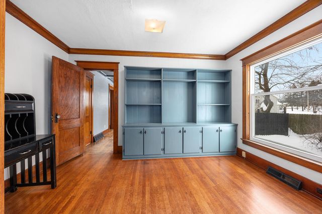 517 Elm Street SE, Lowell, MI 49331