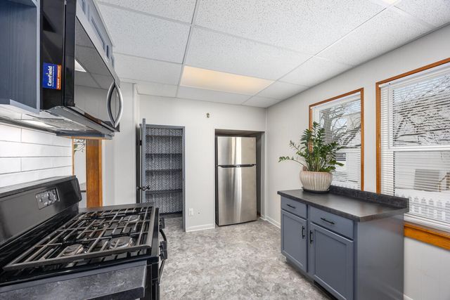 517 Elm Street SE, Lowell, MI 49331