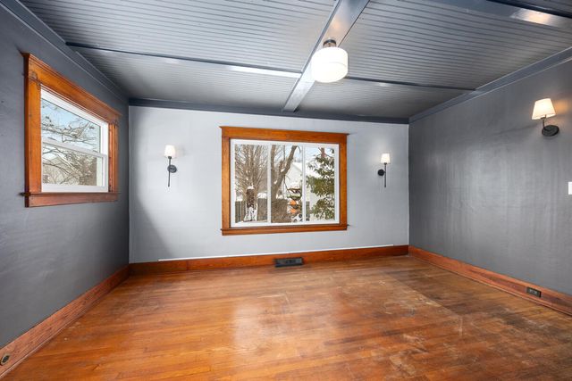 517 Elm Street SE, Lowell, MI 49331