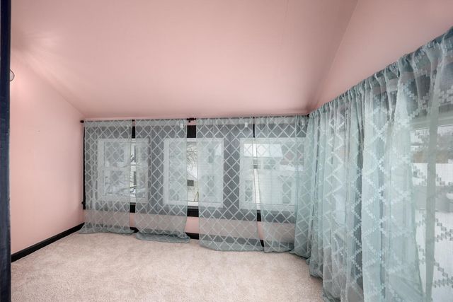 517 Elm Street SE, Lowell, MI 49331