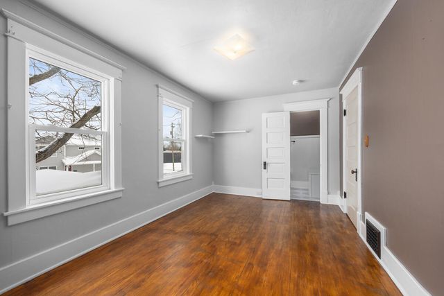 517 Elm Street SE, Lowell, MI 49331