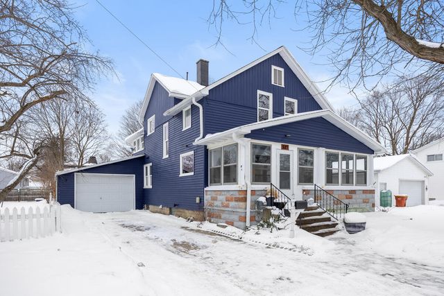 517 Elm Street SE, Lowell, MI 49331