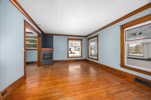 517 Elm Street SE, Lowell, MI 49331