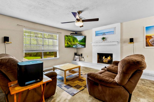 163 Westwood Drive E, Trinity, TX 75862