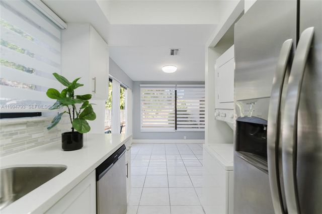 2570 Coral Springs Dr 2570, Coral Springs, FL 33065