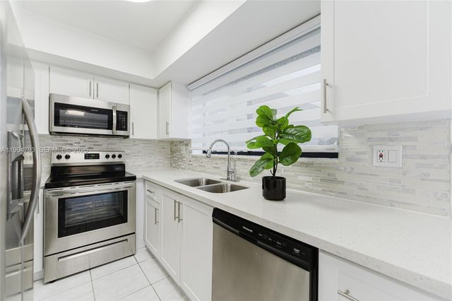 2570 Coral Springs Dr 2570, Coral Springs, FL 33065