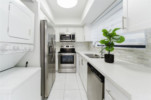2570 Coral Springs Dr 2570, Coral Springs, FL 33065