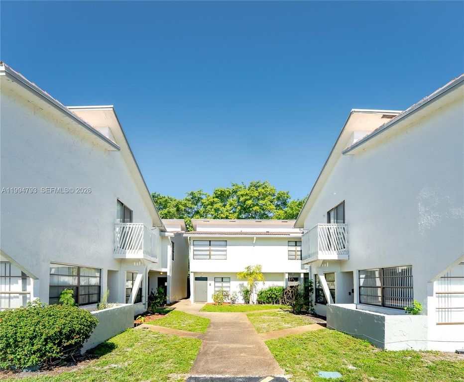 2570 Coral Springs Dr 2570, Coral Springs, FL 33065
