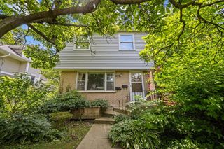 2490 Green Bay Road 1, Highland Park, IL 60035