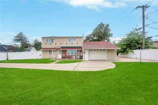 45 Potter Lane, Levittown, NY 11756