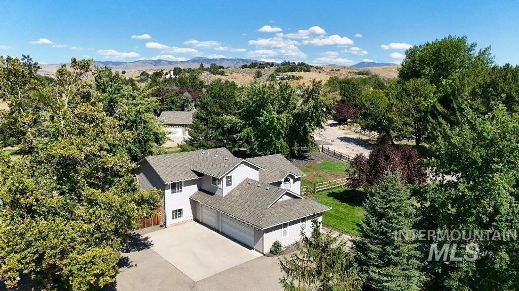 2700 N Showcase Pl., Eagle, ID 83616