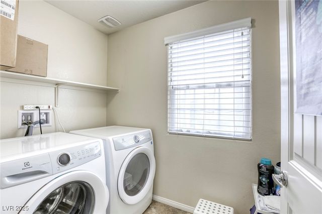 9232 White Sapphire Court, Las Vegas, NV 89178