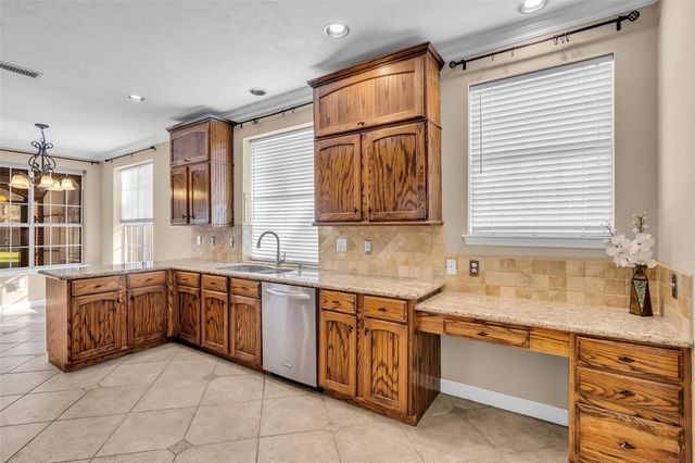 34 Ginger Bay Place, The Woodlands, TX 77382