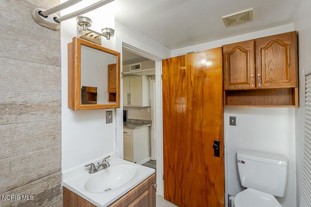210 E Poe Road, Bowling Green, OH 43402