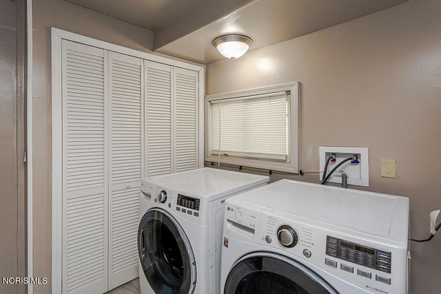 210 E Poe Road, Bowling Green, OH 43402
