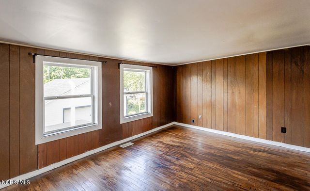 210 E Poe Road, Bowling Green, OH 43402