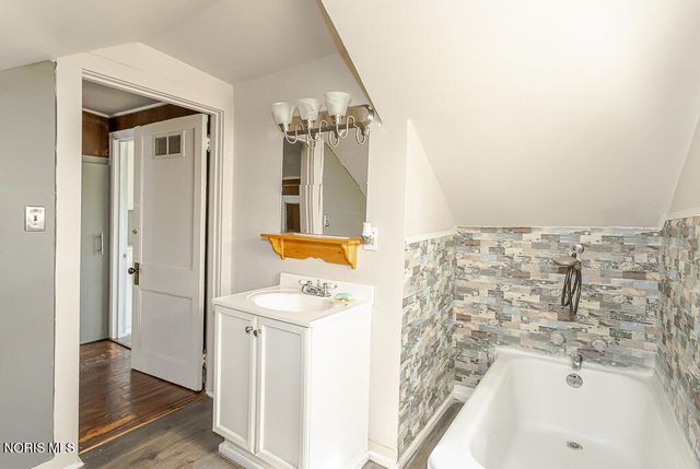 210 E Poe Road, Bowling Green, OH 43402