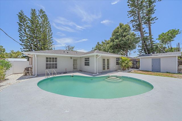 2953 OAK STREET, Sarasota, FL 34237